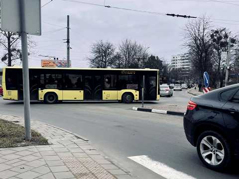 комерційна за адресою Джорджа Вашингтона вул. (Батальна), 4