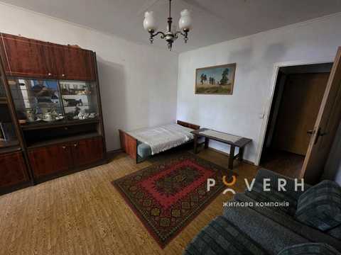 квартира за адресою Тролейбусна вул., 8