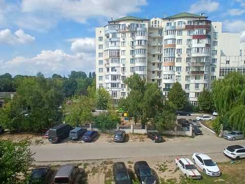 квартира по адресу Владимира Момота ул., 40