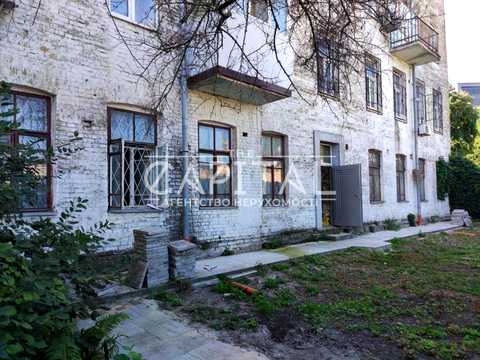 комерційна за адресою Юрківська вул., 37