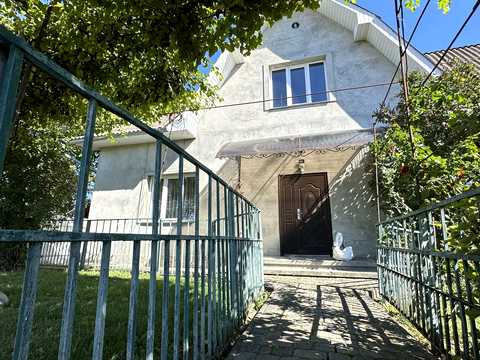 дом по адресу Прикарпатська