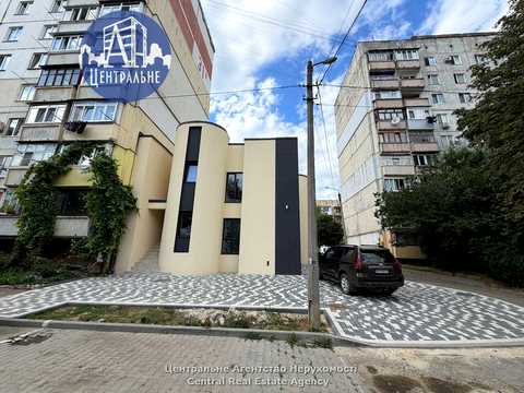 комерційна за адресою Чернівці, Сергія Скальда вул. (Комарова), 31-В