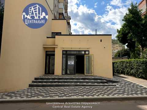 комерційна за адресою Чернівці, Сергія Скальда вул. (Комарова), 31-В