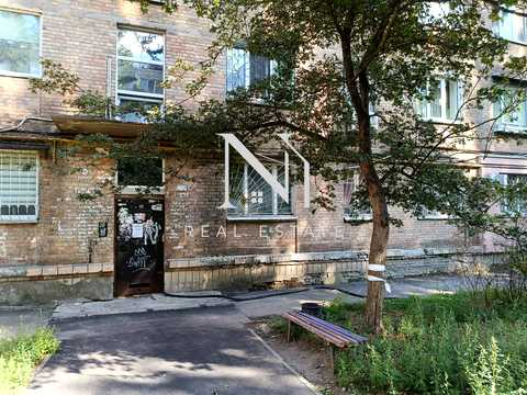 квартира за адресою Салютна вул., 22