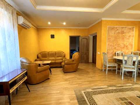 квартира за адресою Рівне, Дворецька вул., 40