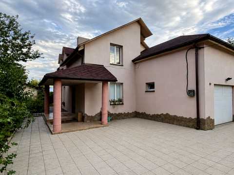 квартира за адресою Рівне, Дворецька вул., 40