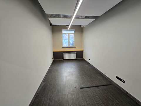 коммерческая по адресу Кияновский пер., 3