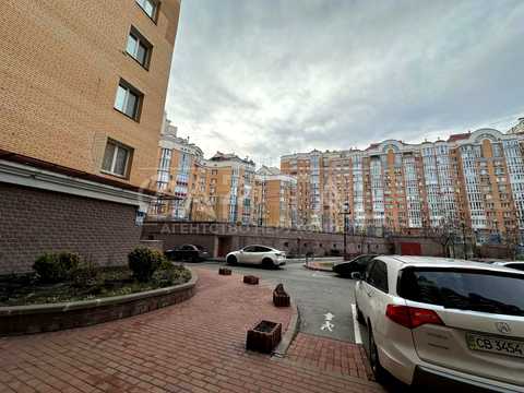 коммерческая по адресу Владимира Ивасюка просп. (Героїв Сталінграду), 4