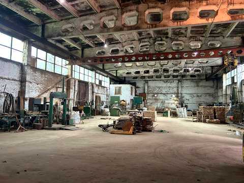 комерційна за адресою Мамсурова вул., 13