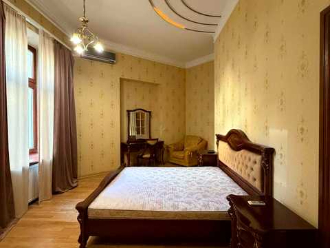 квартира по адресу Крушельницкой ул., 3