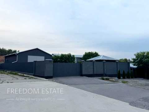 комерційна за адресою Центральна, 44