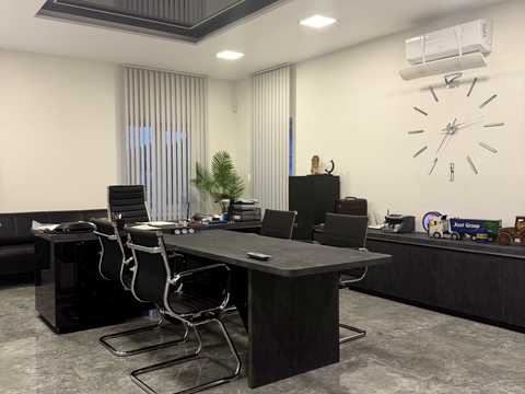 комерційна за адресою Центральна, 44
