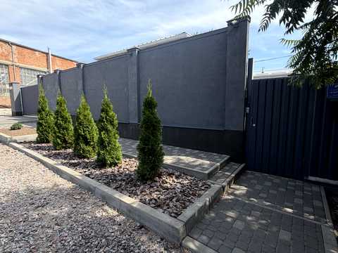 комерційна за адресою Центральна, 44