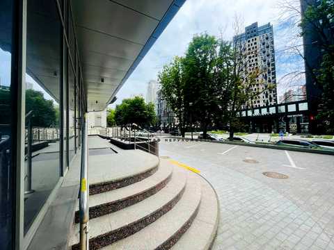 комерційна за адресою Василя Тютюнника вул. (Анрі Барбюса), 37/1