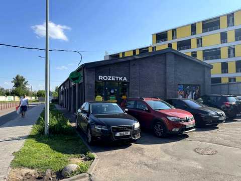 комерційна за адресою Березнева вул., 12