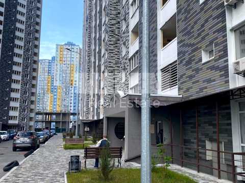комерційна за адресою Ревуцького вул., 54