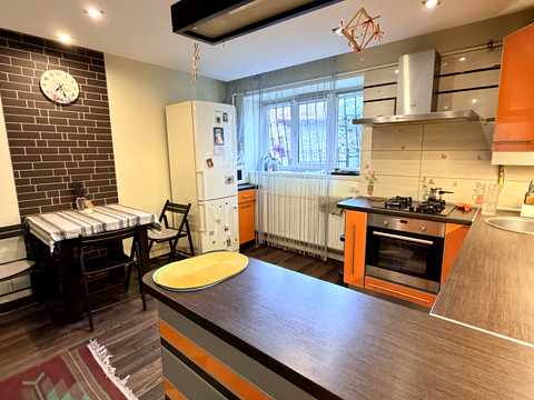 квартира по адресу Андрея Сахарова ул., 19