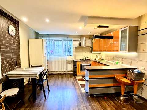 квартира по адресу Андрея Сахарова ул., 19