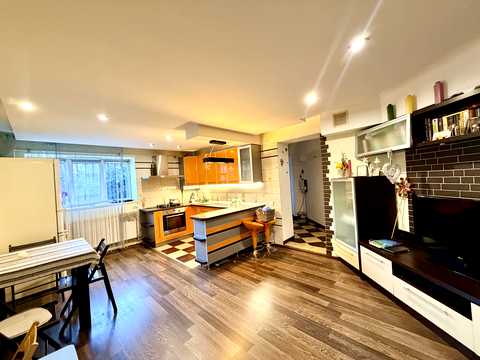 квартира по адресу Андрея Сахарова ул., 19