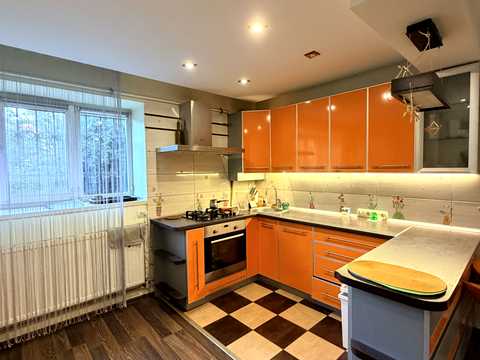 квартира по адресу Андрея Сахарова ул., 19