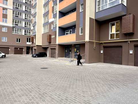 квартира по адресу Степана Бандери ул., 1-Б