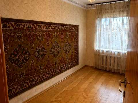 квартира за адресою Космонавтів просп., 5