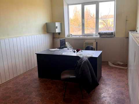 комерційна за адресою Петропавловська вул. (Чапаєва), 1а