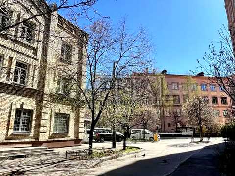 комерційна за адресою Турівська вул., 20