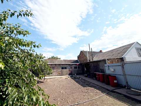будинок за адресою Центральна