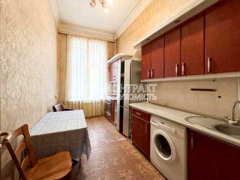 квартира за адресою Куликівський узвіз (Революції), 14