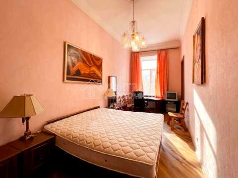 квартира за адресою Куликівський узвіз (Революції), 14