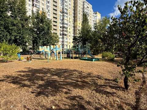 квартира за адресою Ревуцького вул., 44