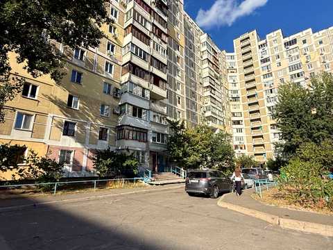 квартира за адресою Ревуцького вул., 44