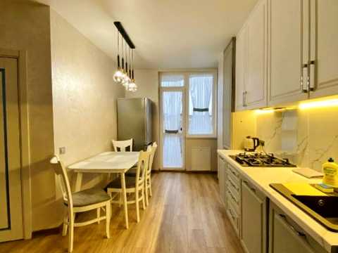 квартира за адресою Богдана Хмельницького вул., 76