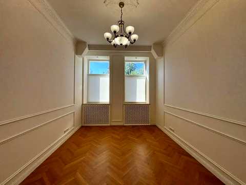 комерційна за адресою Паторжинського вул., 23