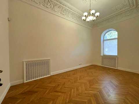 комерційна за адресою Паторжинського вул., 23