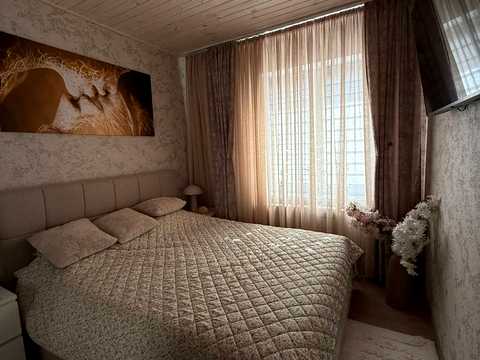 комерційна за адресою Садова вул., 1