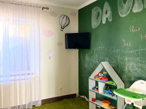 комерційна за адресою Івана Франка вул., 1