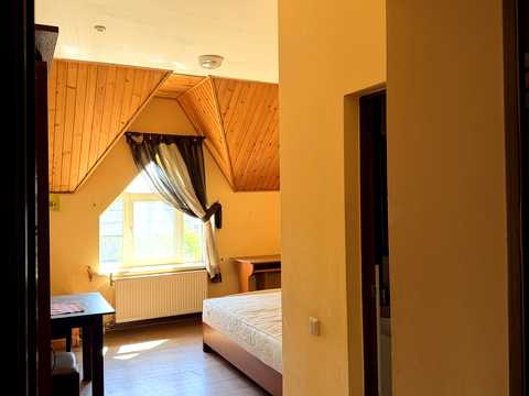 комерційна за адресою Івана Франка вул., 1