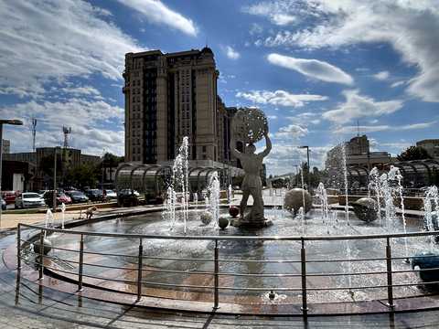 квартира за адресою Космонавтів просп., 49