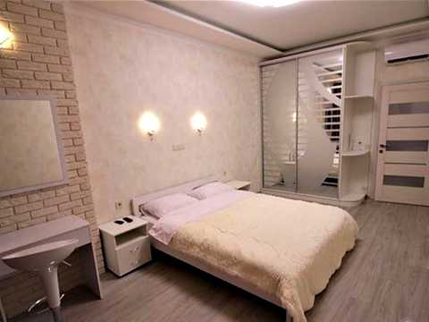 квартира за адресою Анни Ахматової вул., 30