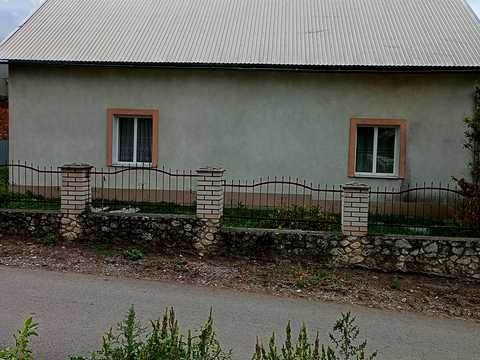 будинок за адресою с. Озерна, Довга вул.