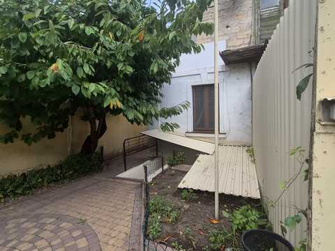 будинок за адресою Тіниста вул., 18