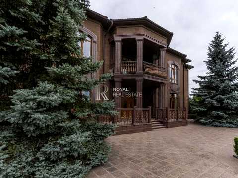 будинок за адресою Набережна