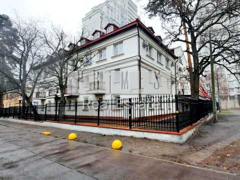 комерційна за адресою Верховинна вул., 18