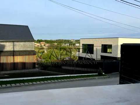 дом по адресу с. Лесники, Центральна ул.