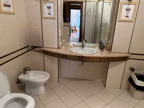 коммерческая по адресу Братьев Рогатинцев ул., 18