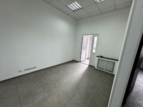 комерційна за адресою Генерала Миколи Юнаківа вул., 9-Б