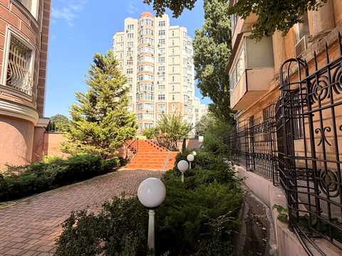 квартира за адресою Каркашадзе пров. (Цегляний), 9