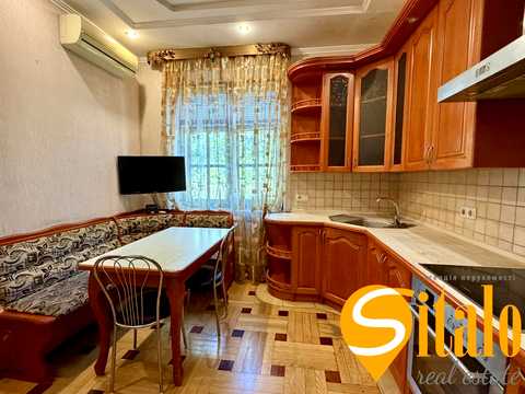 будинок за адресою с. Вишеньки, Центральна